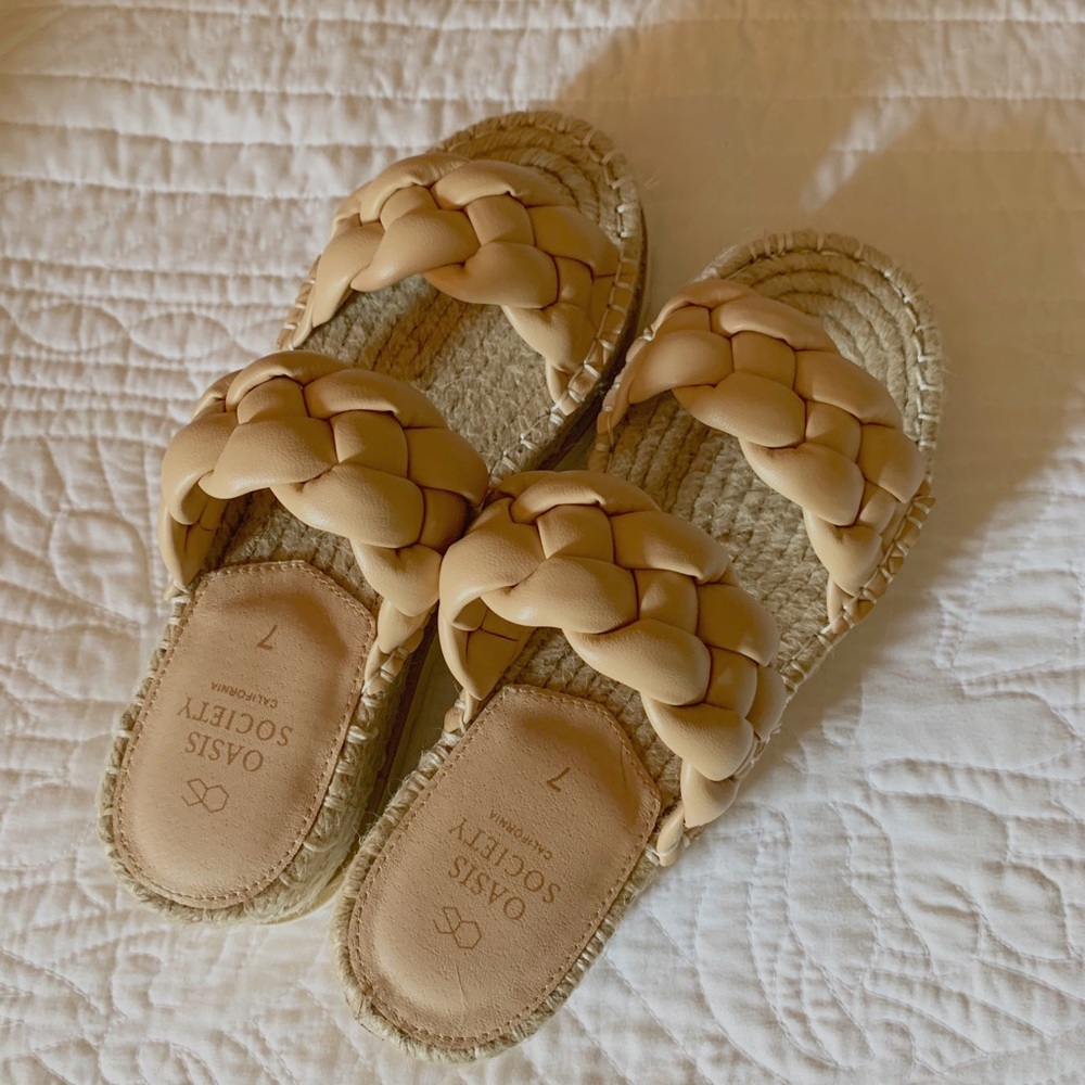 Oasis society platform sandals.